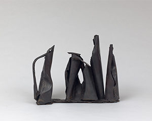 "Pots et bouteille alignés", 2018. 48 x 40 x 23 cm. Photo : Nicolas Pfeiffer