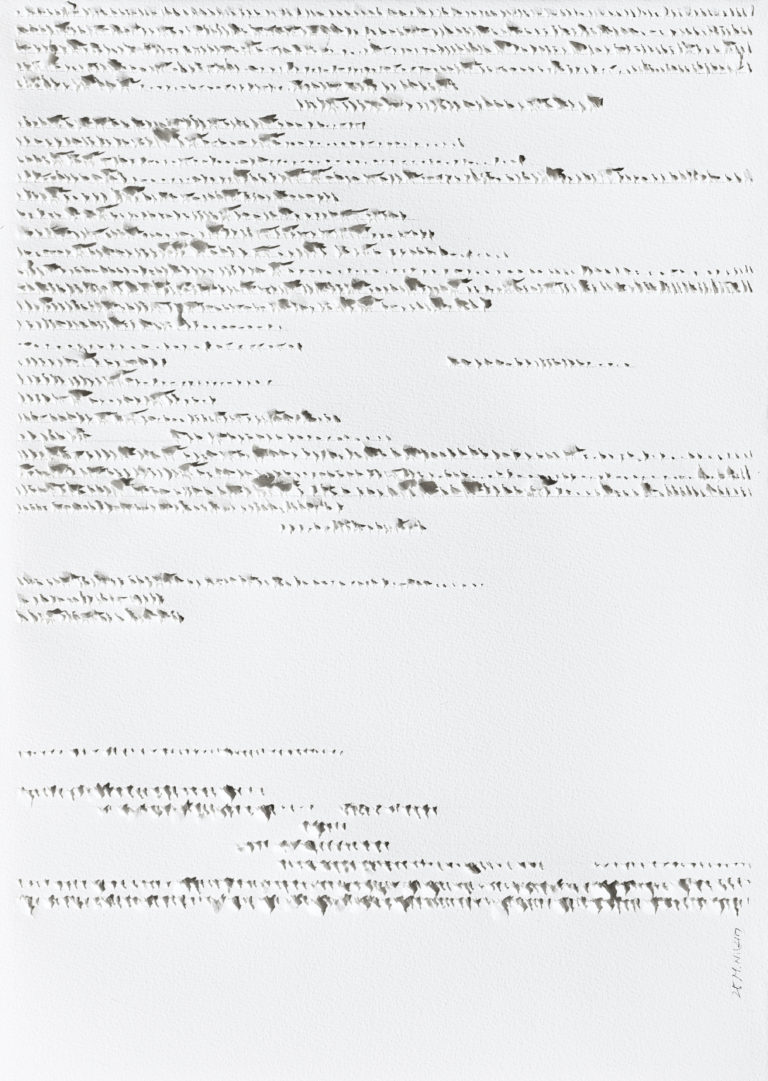 kim_HD_Ecriture_blanche_Perforation_sur_papier_Arche_60x42cm_2025