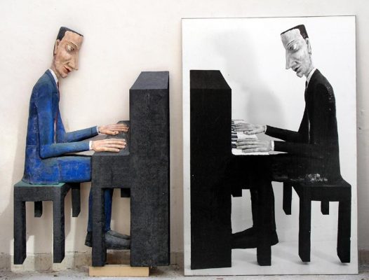 "Duo de piano pour un pianiste seul".  Bois polychrome, photo noir et blanc, 150 x 195 cm.