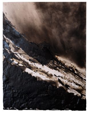 Suite Stromboli VI, 2014. Cire, suie, pastel, feu, 50 x 65 cm